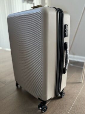New! NWT 🧳✈️🌎 CALPAK 26” Hardside Spinner Luggage